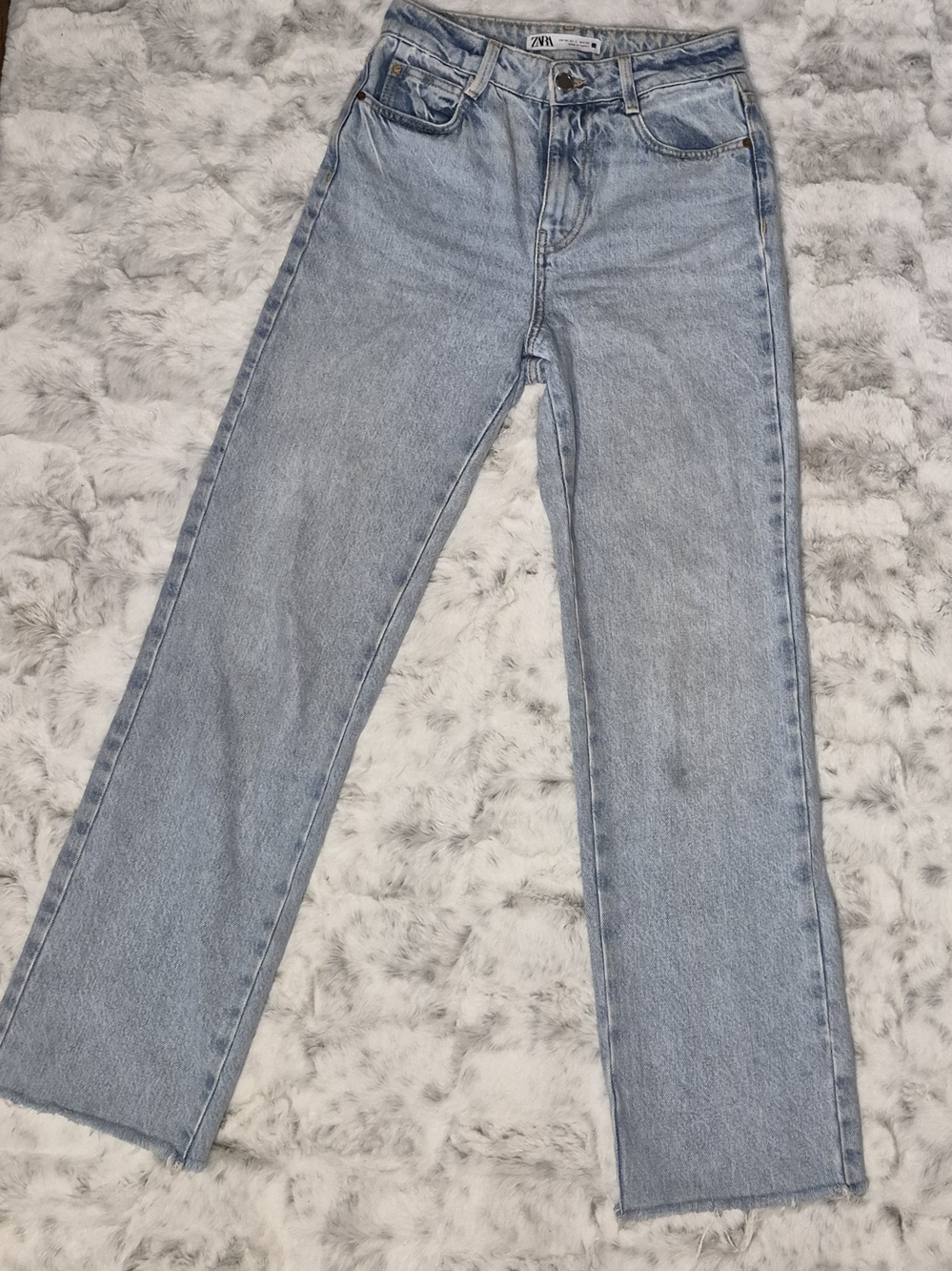 Zara Light Wash High-Rise Straight Leg Mom Jeans Raw Hem Size 2